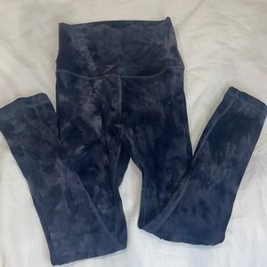 Diamond dyed Lululemon leggings in size 2